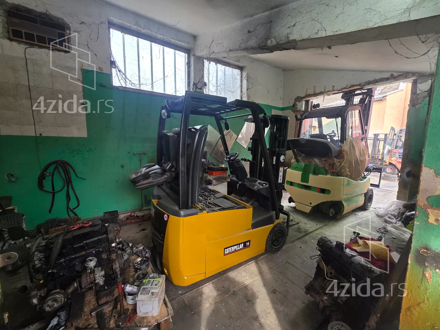 Poslovna zgrada | 4zida