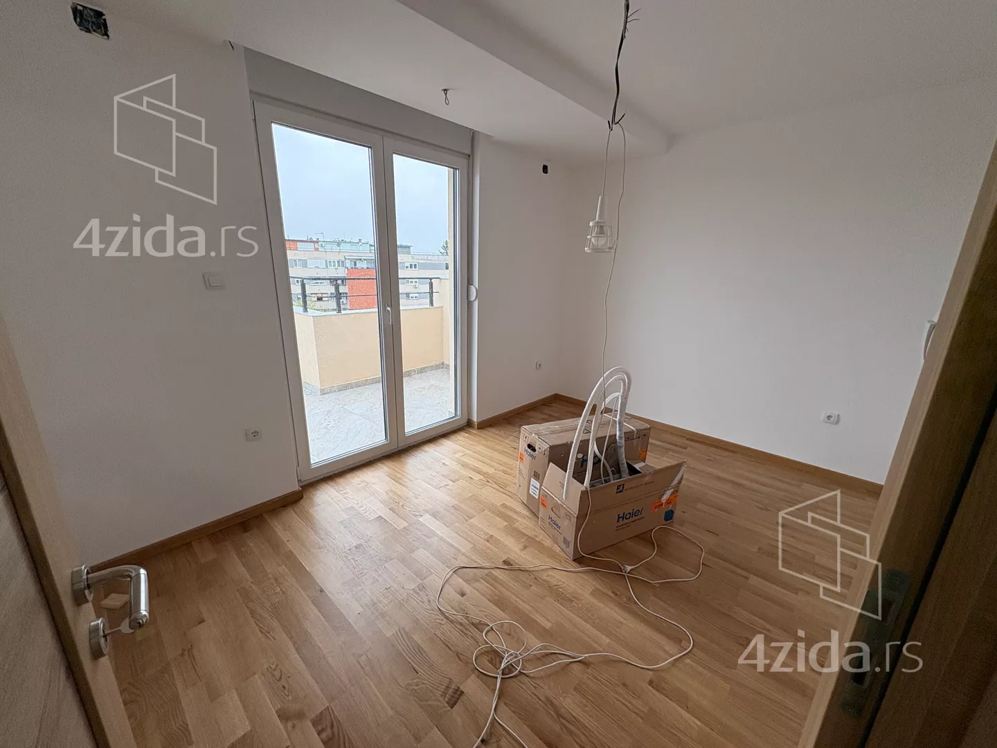 Petosoban stan | 4zida