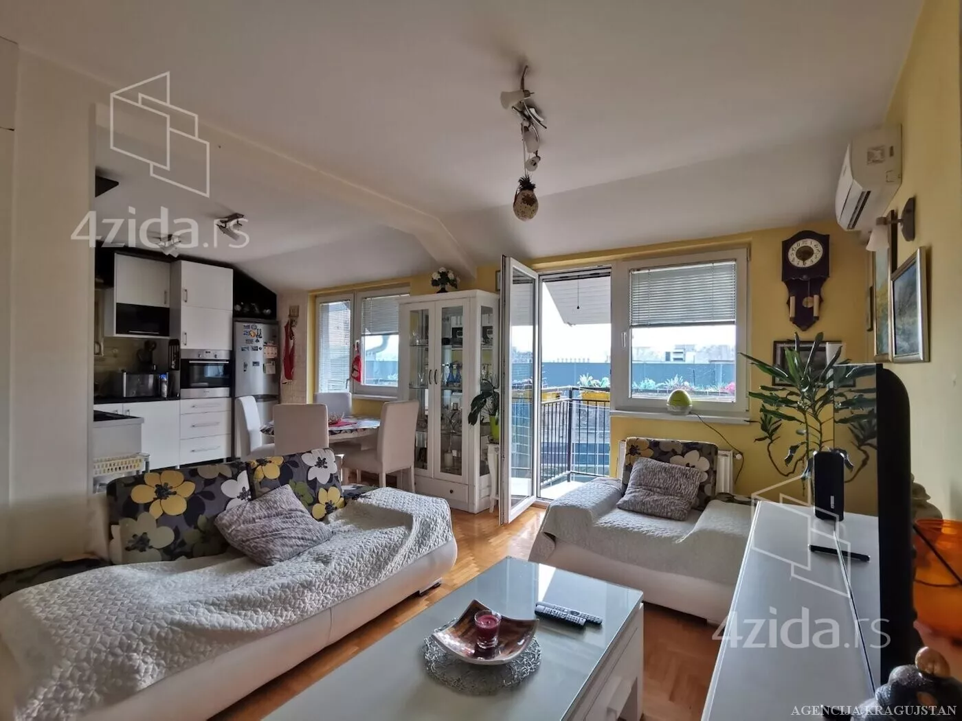 Dvoiposoban stan | 4zida