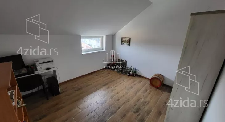 Četvoroiposoban stan | 4zida