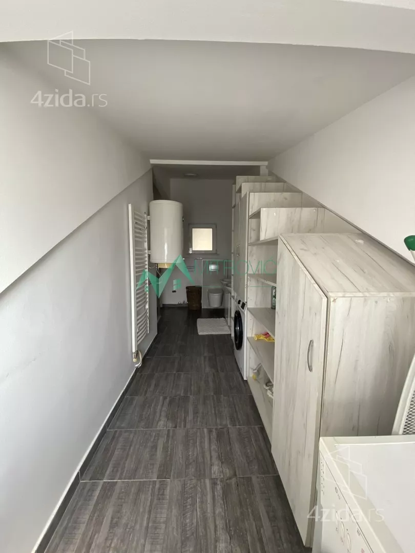 Četvoroiposoban stan | 4zida