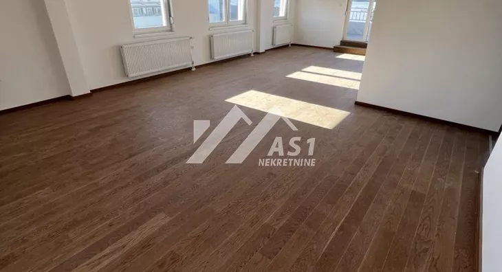 Šestosoban stan | 4zida