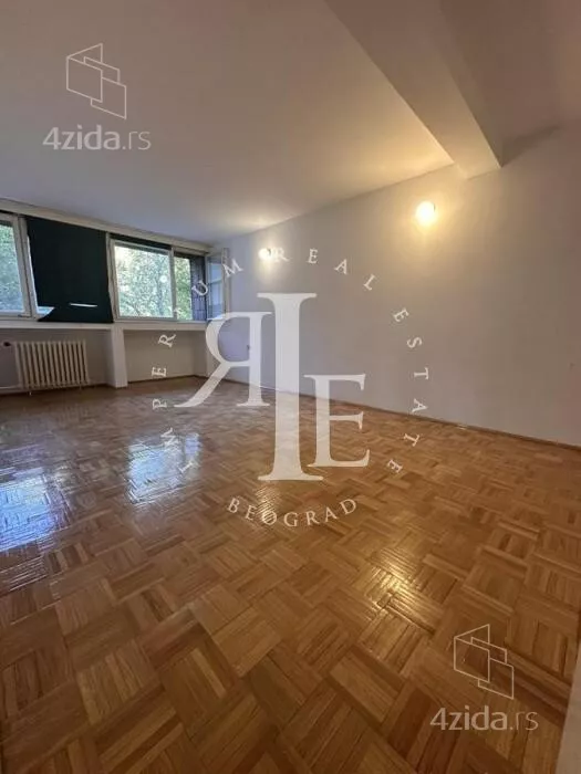 Četvoroiposoban stan | 4zida