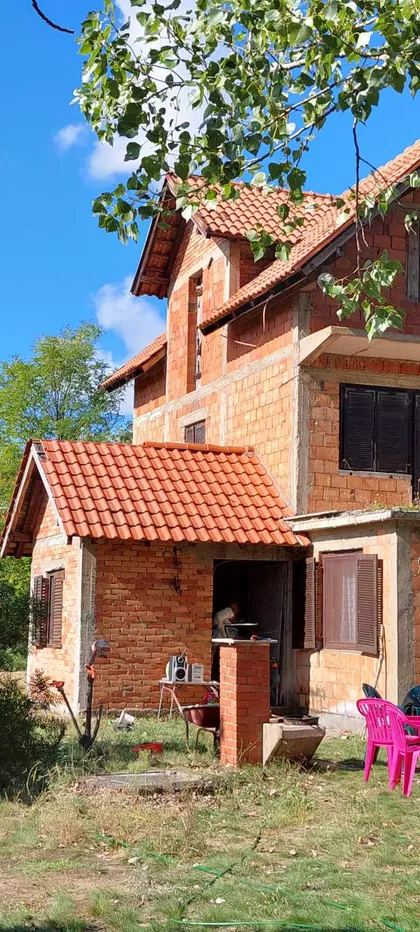 Usije | 4zida.rs