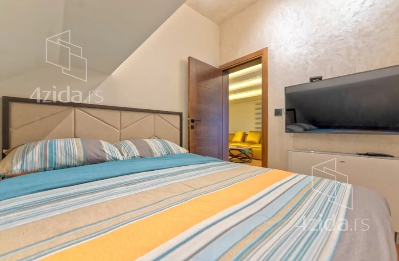 Šestosoban stan | 4zida