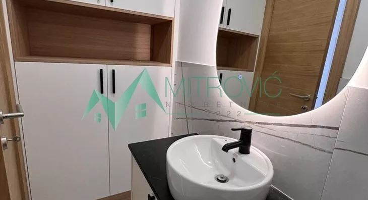 Šestosoban stan | 4zida