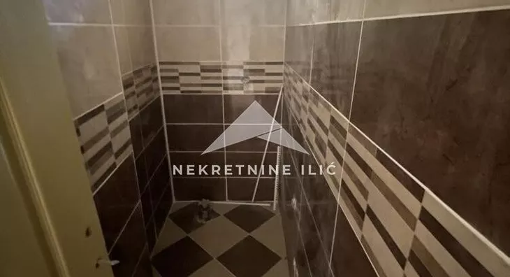 Šestosoban stan | 4zida