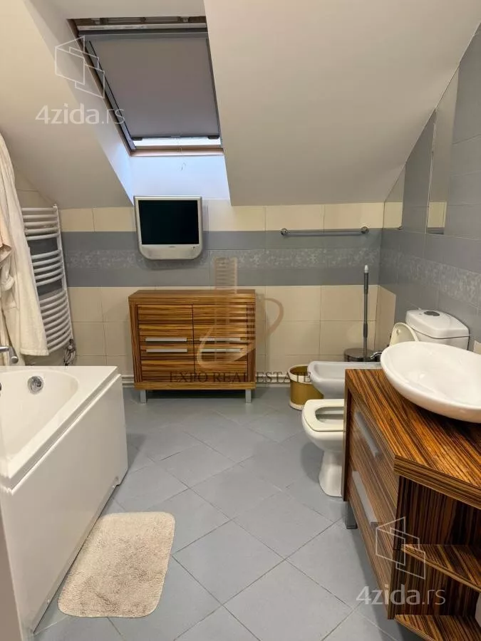 Petosoban stan | 4zida