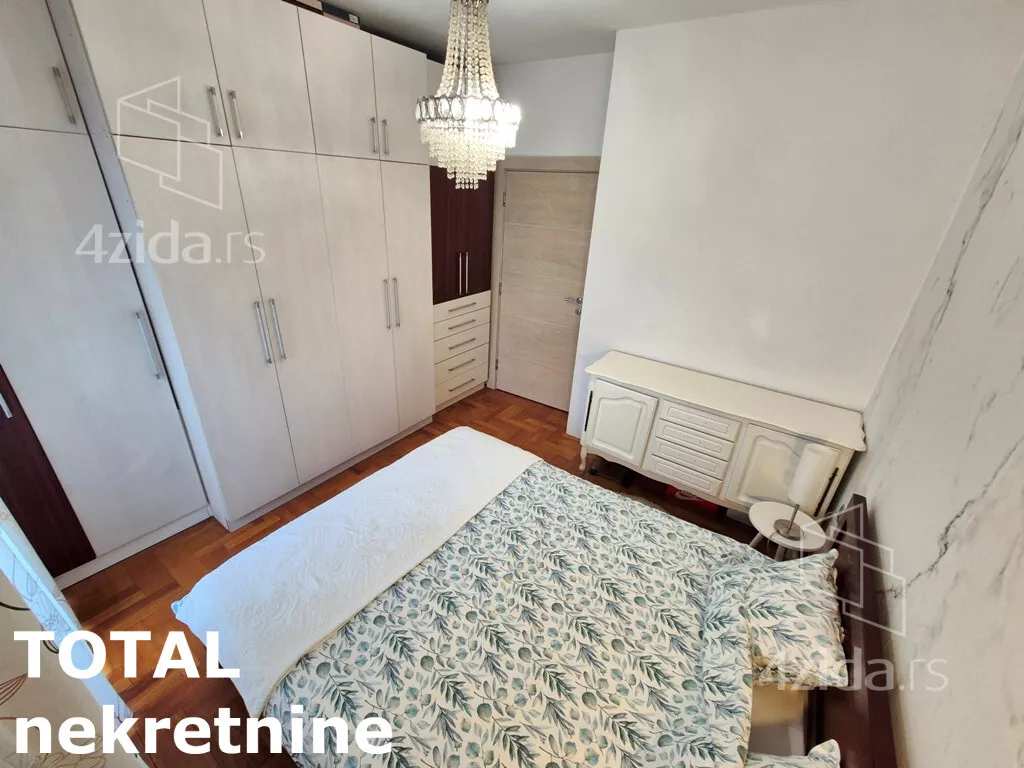 Šestosoban stan | 4zida