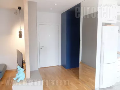 CRVENI KRST | 4zida.rs