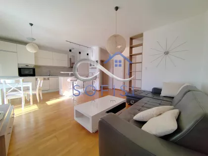 Petra Drapšina | 4zida.rs