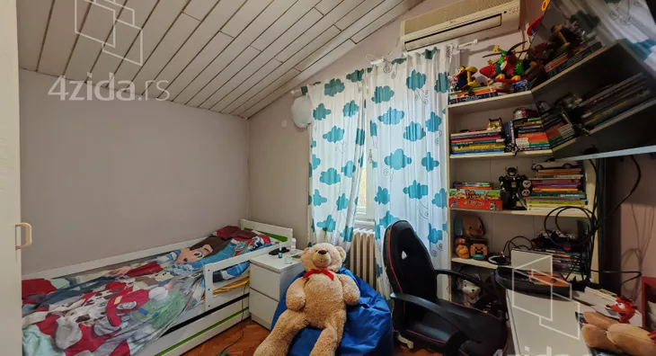 Troiposoban stan | 4zida