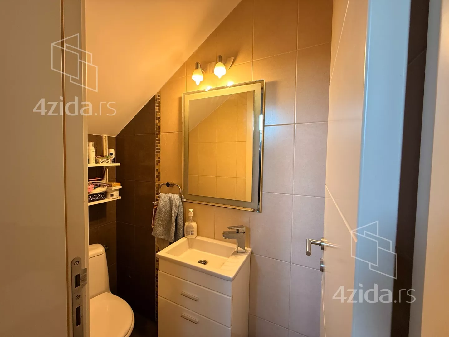 Petosoban stan | 4zida