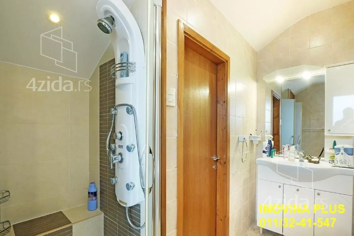 Šestosoban stan | 4zida