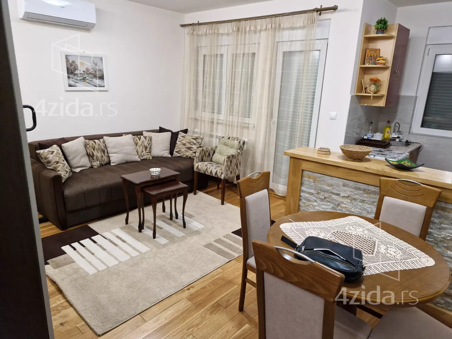 Jednoiposoban stan | 4zida