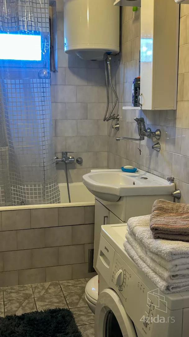 Četvoroiposoban stan | 4zida