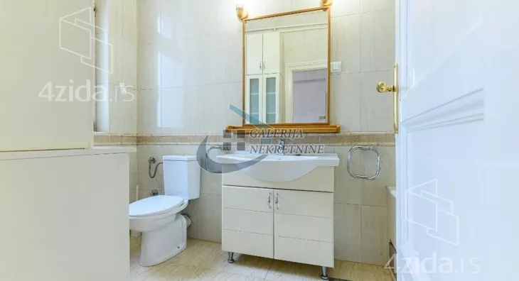 Četvoroiposoban stan | 4zida