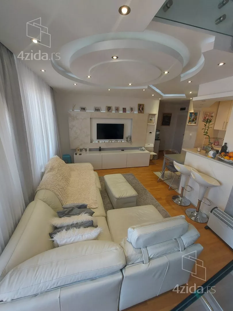 Četvoroiposoban stan | 4zida