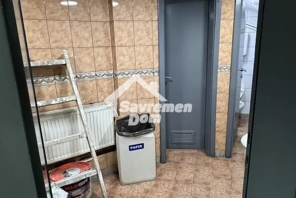 Poslovna zgrada | 4zida