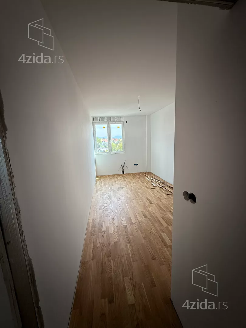 Šestosoban stan | 4zida