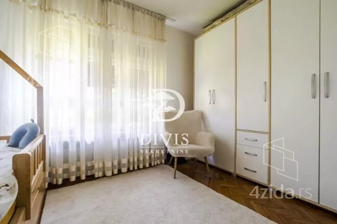 Četvoroiposoban stan | 4zida