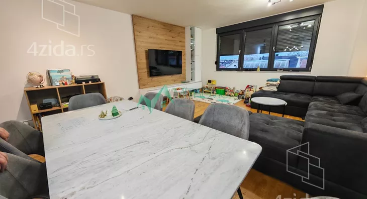 Troiposoban stan | 4zida