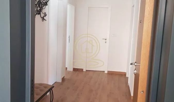 Poslovna zgrada | 4zida