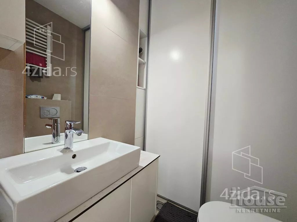 Sedmosoban stan | 4zida