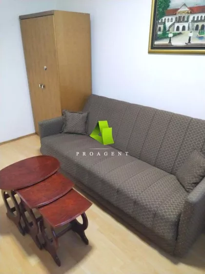 Crveni Pevac | 4zida.rs