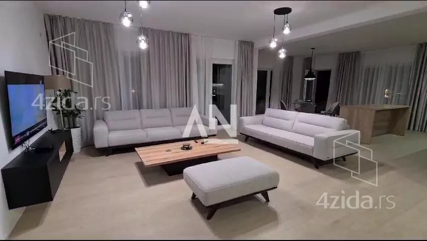 Šestosoban stan | 4zida