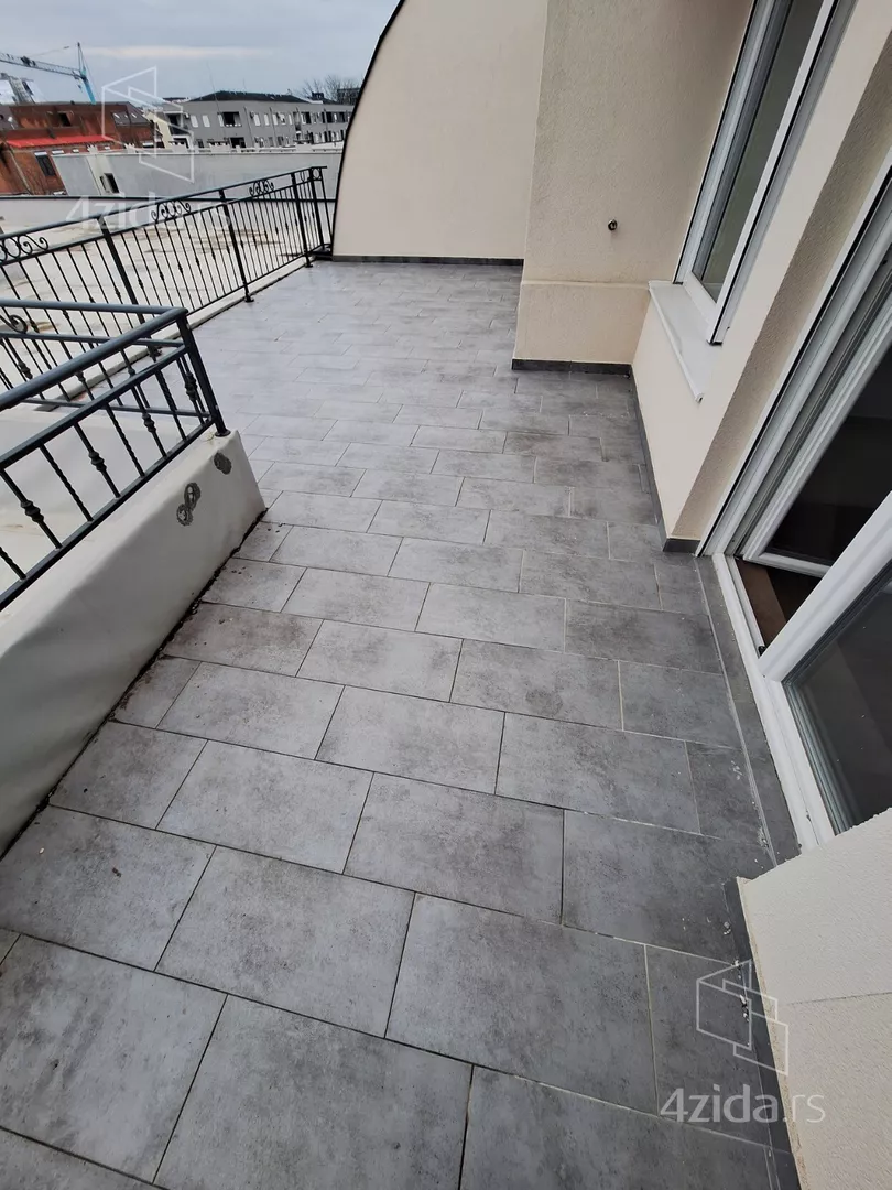 Šestosoban stan | 4zida