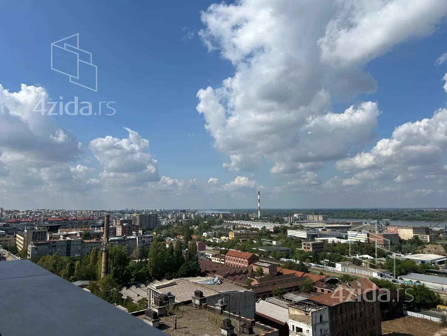 Četvoroiposoban stan | 4zida