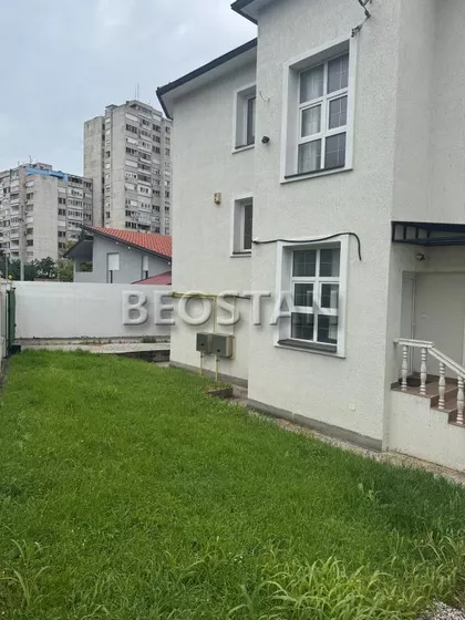 Vladimira Mitrovica | 4zida.rs