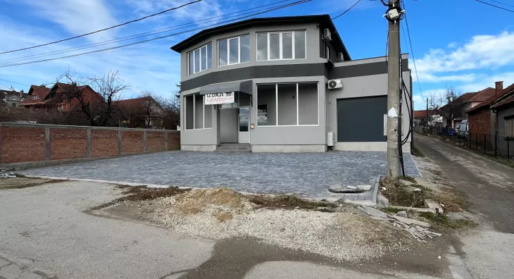 Poslovna zgrada | 4zida