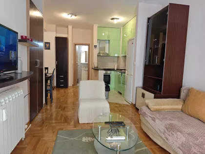 Pećska 11 | 4zida.rs