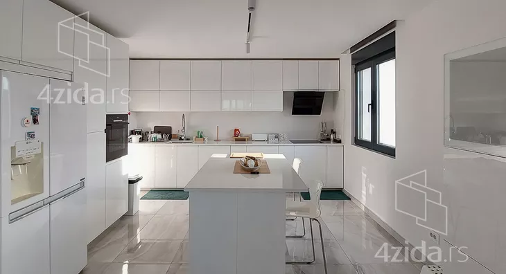 Šestosoban stan | 4zida