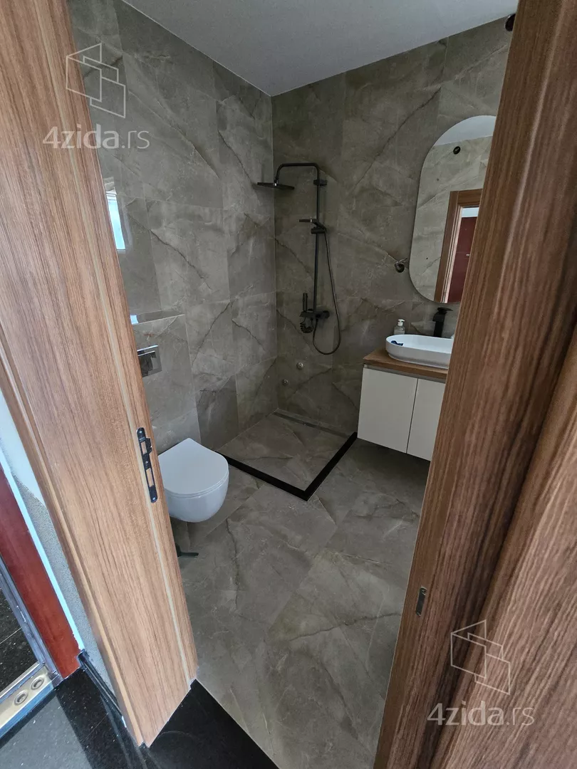 Četvoroiposoban stan | 4zida