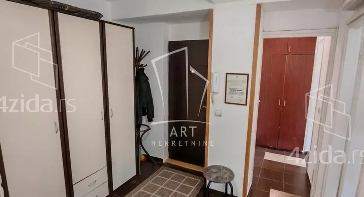 Šestosoban stan | 4zida