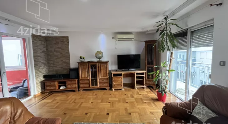 Petosoban stan | 4zida