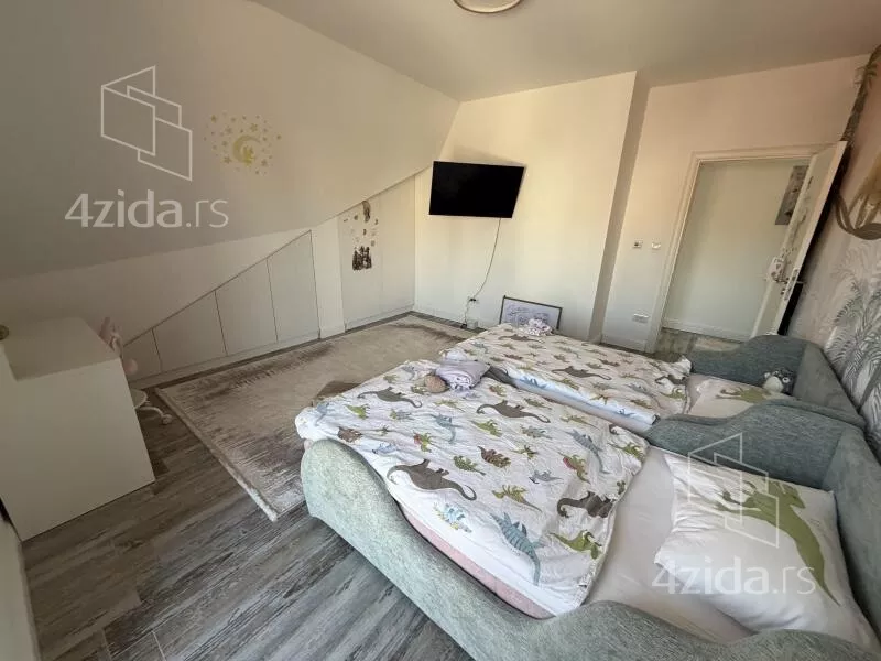 Šestosoban stan | 4zida