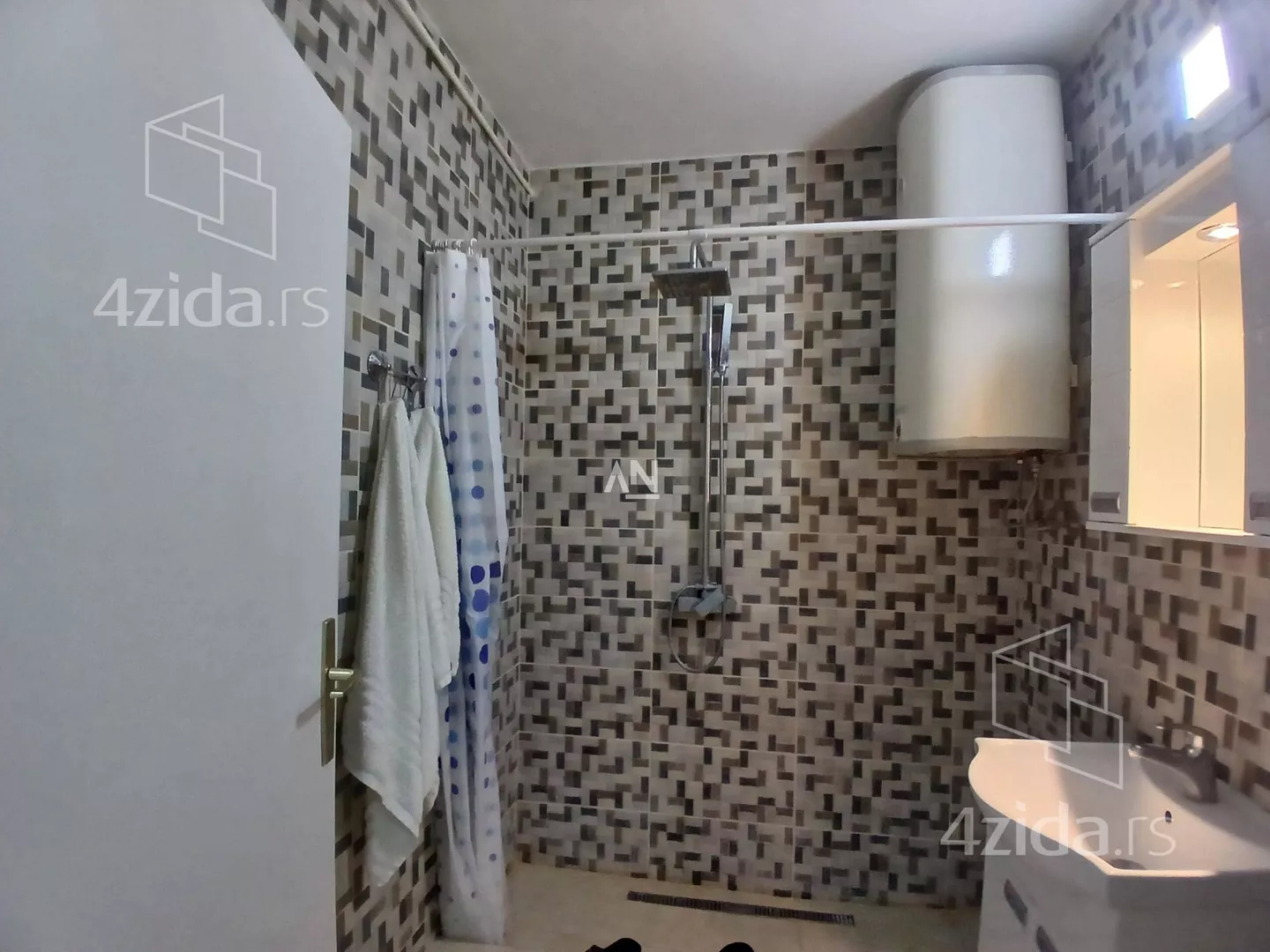 5-etažna kuća | 4zida