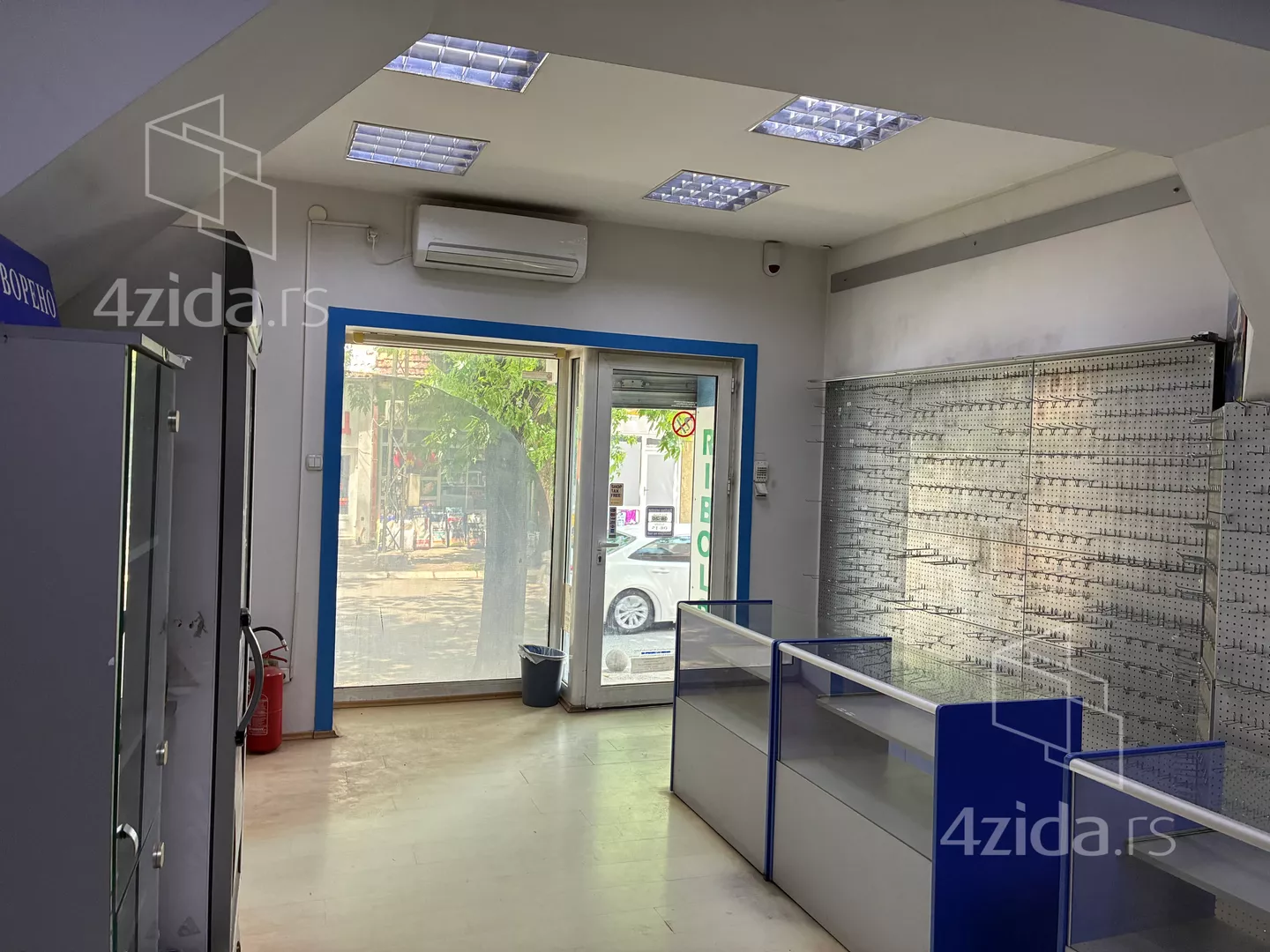 Lokal | 4zida