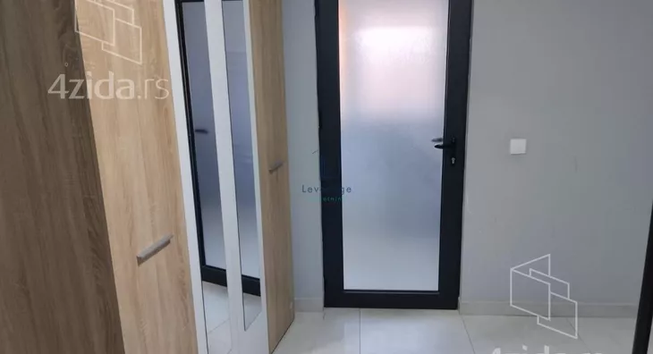 Šestosoban stan | 4zida