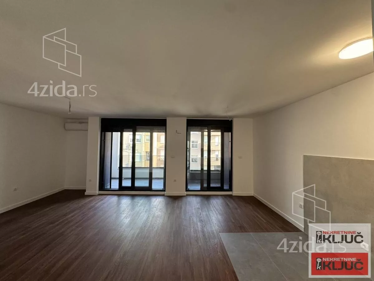 Četvoroiposoban stan | 4zida