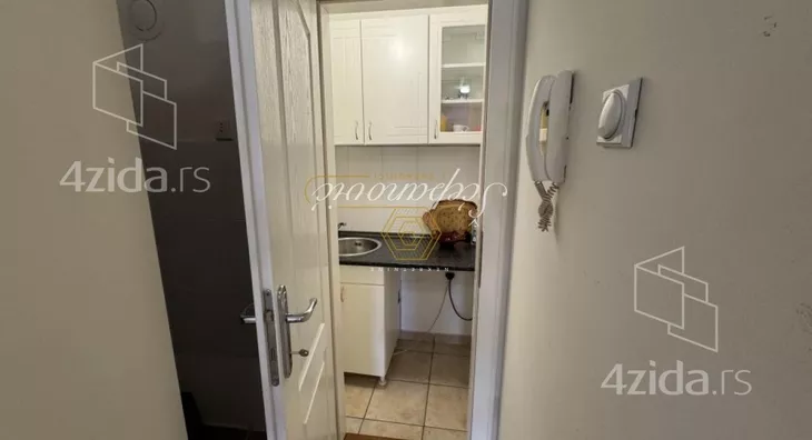 Četvoroiposoban stan | 4zida