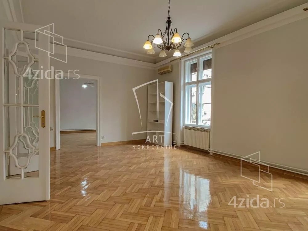 Šestoiposoban stan | 4zida