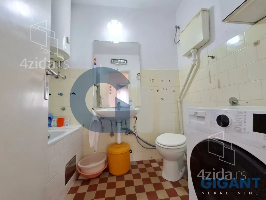 Četvoroiposoban stan | 4zida