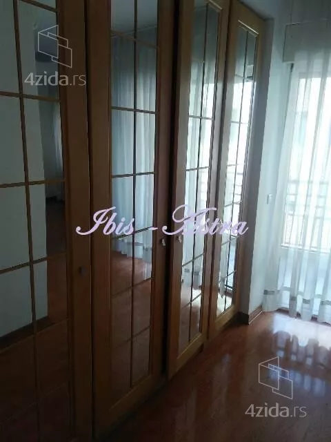 Šestosoban stan | 4zida