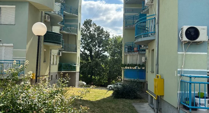 Šestosoban stan | 4zida
