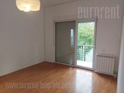 BELI DVOR | 4zida.rs